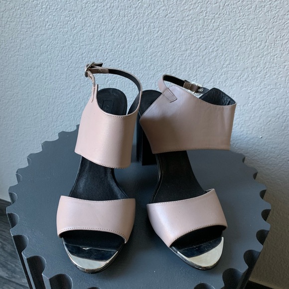 $89🔥Blush color sandals size 39 or 8.5US - Picture 2 of 6
